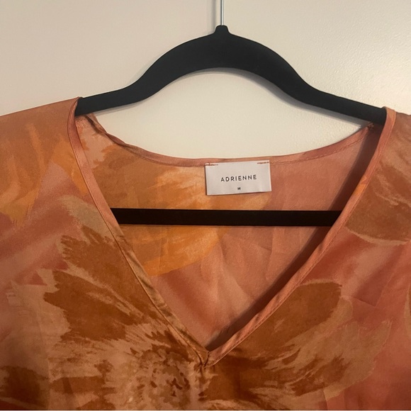 Boutique Adrienne v neck short sleeve tunic top Medium - Picture 3 of 7